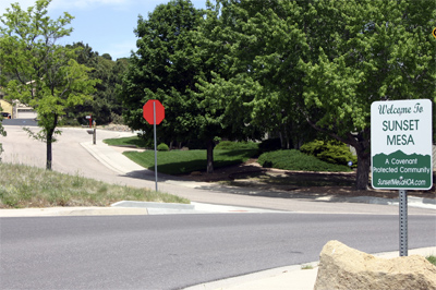 Entrance to Sunset Mesa from Flintridge Drive